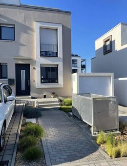 Provisionsfrei! Exklusives Reihenendhaus mit Dachterrasse und Sauna - Karben