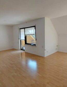 Große Dachgeschosswohnung mit Balkon - Mainaschaff
