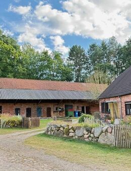 Im schönen Hardautal... altes Bauernhaus mit Nebengebäude und Grünland - Suderburg
