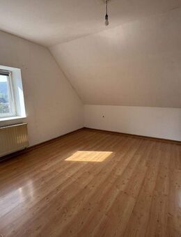 Gemütliche 3 Zimmer Dachgeschosswohnung in verkehrsgünstiger Lage von Leutesdorf - Leutesdorf
