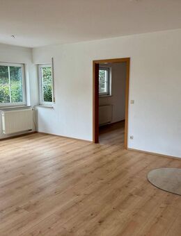 2,5 Zi.-Wohnung mit Einbauküche und Kfz-Stellplatz in schöner Siedlungslage von Röhlingen - Ellwangen (Jagst)