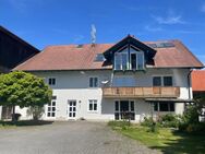 ÄUSSERST GROSSZÜGIGE - 2-ZIMMER - DG-WOHNUNG + STUDIO in BAUERNHAUS mit tollem BLICK! - Vilgertshofen