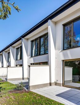 Reserviert - Exklusives Stadthaus mit sonnigem Privatgarten in Englschalking - München