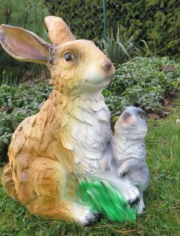 Dekofigur Hase mit Kind Gartrendeko Figur - Hergisdorf