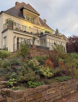 Exklusive Dachgeschosswohnung mit Loggia und Bergblick in Toplage am Mulang - Kassel