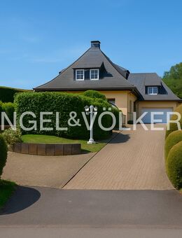 Zweifamilienvilla mit Charme, großem Garten und Pool - Hückeswagen (Schloss-Stadt)