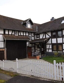 Gemünden: Modern wohnen im historischen Fachwerk - Zweifamilienhaus mit Weitblick! - Gemünden (Felda)