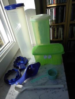 Tupper Tupperware Dosen Spaghettidose Eidgenosse Prima Klima Trichter Ausstechförmchen Löffel Kaffeelot ab 1,- - Flensburg