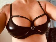 Sexy BH Wetlook schwarz mit Strassherzchen Gr. L Neu - Hürth Zentrum