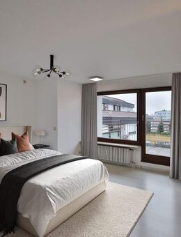 Attraktive 4,5 Zimmerwohnung mit moderner Küche und Tiefgaragenstellplatz. Fernwärme! - Schwieberdingen