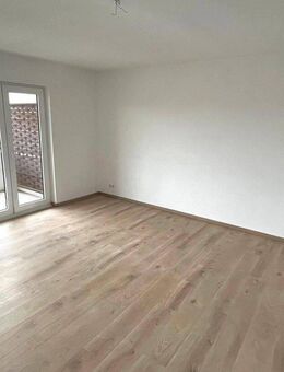 Bad 2024 kernsaniert! Hervorragend geschnittene 2-Zimmer-Wohnung, Einbauküche & Balkon in Weilbach - Flörsheim (Main)