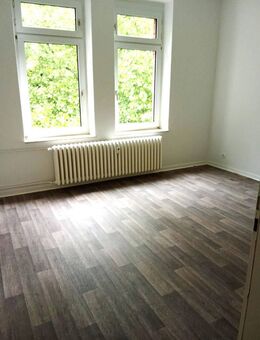 Sehr schöne renoverte 2 Zimmer Wohnung in Duisburg zu vermieten - Duisburg