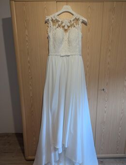 Brautkleid mit Schleppe und Jacke - Wiesentheid