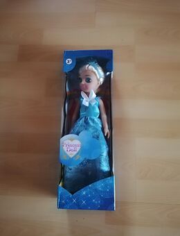 Spielzeug Puppe PRINCESS DOLL in Blau ca 44 cm hoch und ist neu - Atting