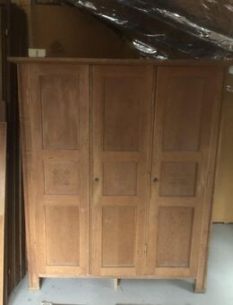 Bauernschrank mit Gravuren im Holz - Laufenburg (Baden)