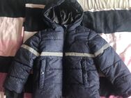 Gefütterte Kinder Winterjacke mit Kapuze, Größe 98/104 - Wadgassen