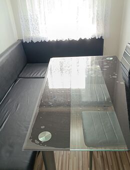 Ecke mit Glastisch und zwei Stühle - Neu Ulm