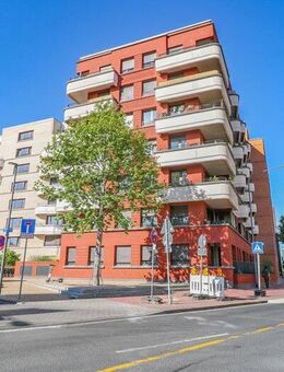 Lichtdurchflutete Etagenwohnung mit offener Markenküche und zwei großzügigen Loggien - Frankfurt (Main)