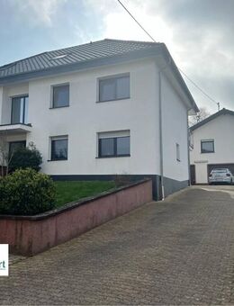 HAUS MIT 3 WOHNUNGEN + NEBENGEBÄUDE, GRENZE L-WORMELDANGE - Wincheringen
