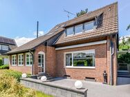Freihstehendes Einfamilienhaus in Sackgasse * Anbau mit Kamin * Garten * Garage * 227 m² Wohn/Nutzfläche * Einbauküche - Leverkusen
