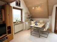 Architektonisch reizvolle 2,5-Zimmer-Galeriewohnung mit Dachterrasse in herrlicher Aussichtslage - Filderstadt
