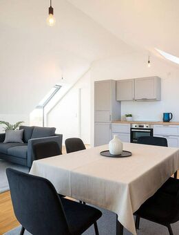 ***HOCHWERTIG UND GANZ OBEN - 2-ZI.-DG-WHG. MIT BALKON UND KÜCHE*** - Parsberg