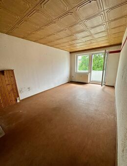 Sanierungsbedürftige 3 Raum Eigentumswohnung mit gutem Schnitt und Balkon in ruhiger Lage - Puschwitz