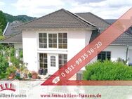 Trier: Exklusive Villa mit Pool, Sonnenterrasse und Garage - als großzügiges Einfamilienhaus mit 2 Einliegerwohnungen nutzbar! - Trier