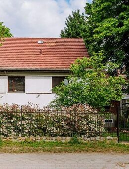 Keller, Separee, Rollläden, Einbauküche, moderne Bäder: Familienhaus zentral in Eichwalde - Eichwalde