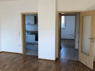 Moderne 3-Zi. Wohnung 75 qm mit EBK, Balkon, Parkett, Garage, Keller, ruhige Lage - Leiblfing