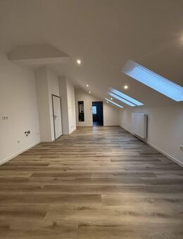 RESERVIERT! - Frisch sanierte 5-Zimmer-Dachgeschosswohnung in VS-Schwenningen - sofort bezugsfrei! - Villingen-Schwenningen