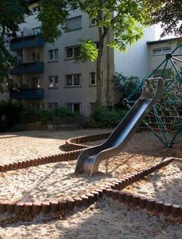 Modernisierte 2 Zimmerwohnung mit Balkon - Frankfurt (Main)