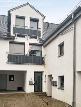 Charmante 2-Zimmer-Maisonettewohnung über 3 Etagen mit Stellplatz in Cadolzburg - Cadolzburg