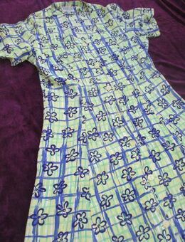 NEU * Original VINTAGE * Blüten * Blumen * Flower- Power * Romantik * Hemdblusen * Kleid "ANJA B. sensitive WORLD" Gr. 36- 38/ S * kiwi- grün * mittel- royal- blau * schwarz * weiß * - Riedlingen