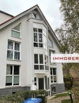 IMMOBERLIN.DE - Adrette Dachgeschosswohnung mit 3 Balkons + 2 Pkw-Stellplätzen in grüner Ruhiglage am Potsdamer Stadtrand - Nuthetal