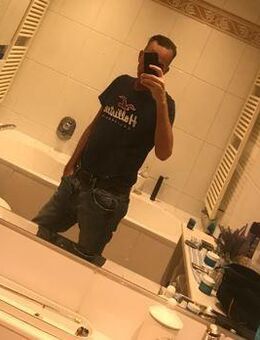 Charmante Frau für die 90er Party am 29.11. in Düsseldorf gesucht - Düsseldorf