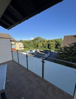 "Zentral wohnen mit Potenzial" 4-Zimmer-Wohnung nahe Bahnhof mit Balkon & Tiefgarage - Waiblingen