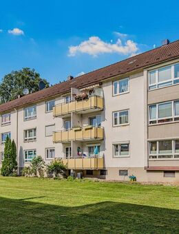 Sofort verfügbare 4-Zimmer-Hochparterrewohnung mit Balkon - zentral & modernisiert - Neumünster