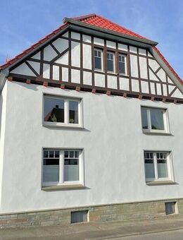 Einziehen und wohlfühlen: Liebevoll saniertes Wohnhaus mit Garagen und weitläufigem Grundstück in Anröchte Mellrich! - Anröchte