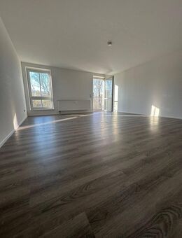 ERSTBEZUG nach SANIERUNG !!! 3-Raumwohnung mit Balkon in ruhiger Lage von Döbeln zu vermieten !!! - Döbeln