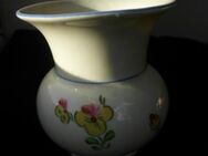 Vase mit Blumen-Dekor M. Freitag Porzellan Großbreitenbach/Thüringen Blumenvase 8,5 cm Retro Vintage 3,- - Flensburg