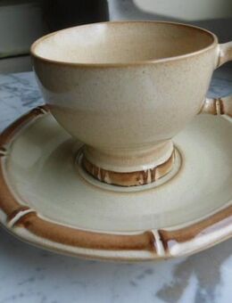 Friesland Melitta Bambus Ceracron: 7 Tee-Tassen 35,-; 6 Suppentassen 25,-; 1 Platte 36 cm 10,- ; 2 Königskuchenplatten 15,-  1 Deckelschüssel 12,- 2 Untertassen 3,-; 1 Zuckerdose ohne (!) Deckel 2,- - Flensburg