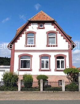 Zweifamilienhaus: Altbaucharme mit großem Anbau, Garage, Carport, Wallboxkabelanschlüssen... - Alfeld (Leine)