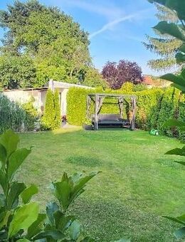 Bezugsfreie Doppelhaushälfte mit Wohnkomfort, Kamin, Terrasse, Garage u. Teilkeller im Ursprungshaus - Berlin