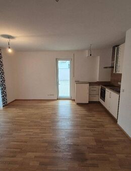 Herzogenaurach An der Schütt: top moderne 1,5 Zimmerwohnung mit hochwertiger Einbauküche, Parkettboden + Stellplatz zu verkaufen - ab sofort verfügbar - Herzogenaurach