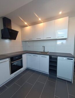Helle frisch sanierte 2,5 Zimmer-Wohnung mit neuer Einbauküche - Düren