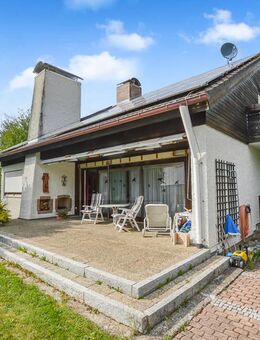 Charmantes Einfamilienhaus mit Einliegerwohnung, großzügigem Garten und Pool in guter Lage - Kissing