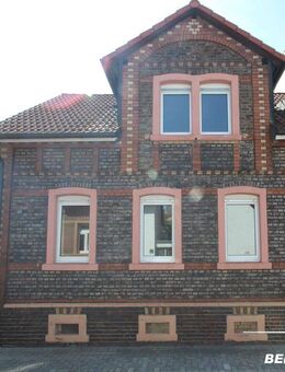 BERK Immobilien - Solides Wohnhaus mit 5 Schlafzimmern und praktischem Anbau - Stockstadt (Main)