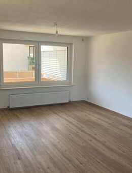 Großzügige EG-Wohnung mit Garagenplatz, Wintergarten und Terrasse - Denkingen