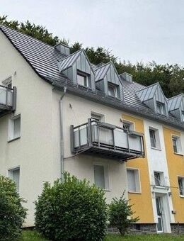 Dachgeschoss-Wohnung mit Balkon - wärmegedämmtes Objekt - Altena